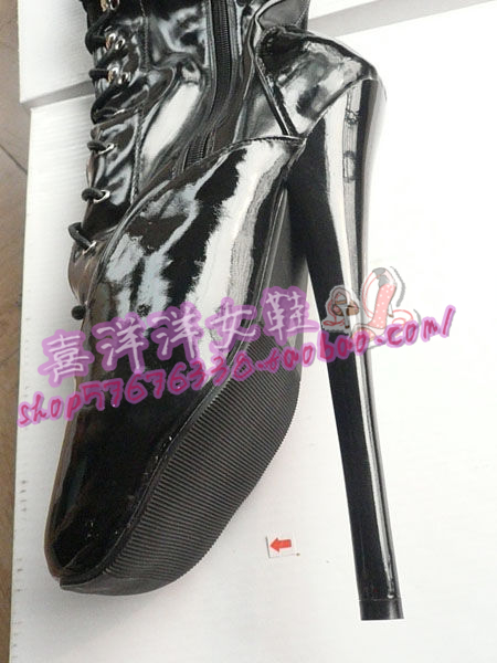 18���׺�ɫ���ٸ߸���ѥ